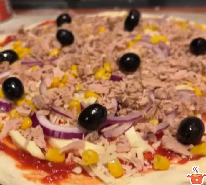 Tuna Pizza Recipe Preparation